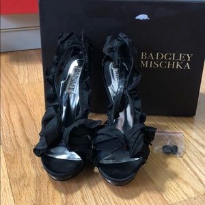 Badgley Mischka Iden Black Satin Ruffle Sandal sz6